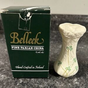 Belleek Fine Porcelain Daisy 6” Spill Bud Vase W/ Green Shamrock Pattern-Ireland